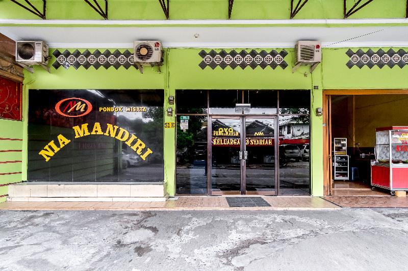 Oyo 723 Penginapan Nia Mandiri Syariah Medan Esterno foto