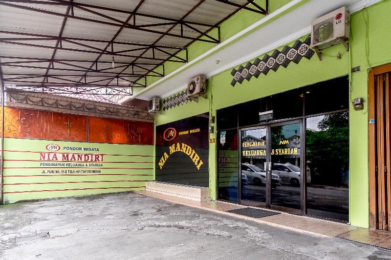 Oyo 723 Penginapan Nia Mandiri Syariah Medan Esterno foto