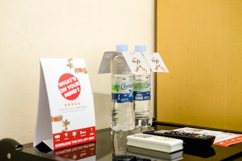 Oyo 723 Penginapan Nia Mandiri Syariah Medan Esterno foto